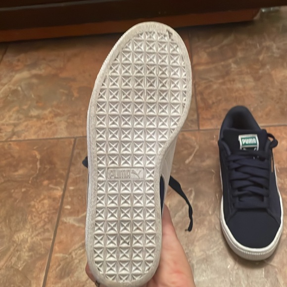 EUC Puma sneakers - Picture 7 of 11